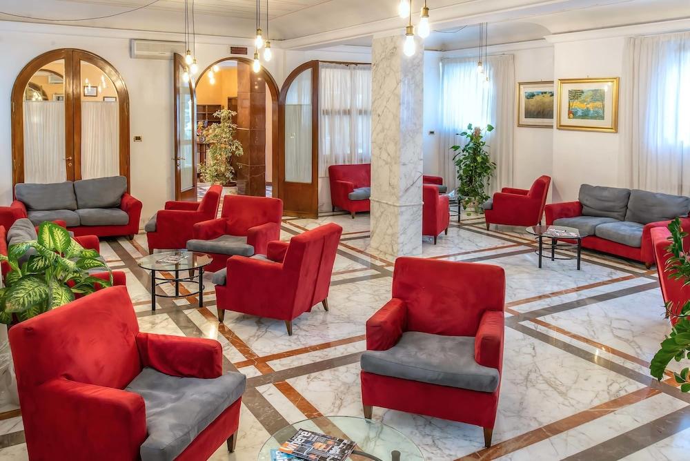 Hotel Santa Prisca Roma Esterno foto