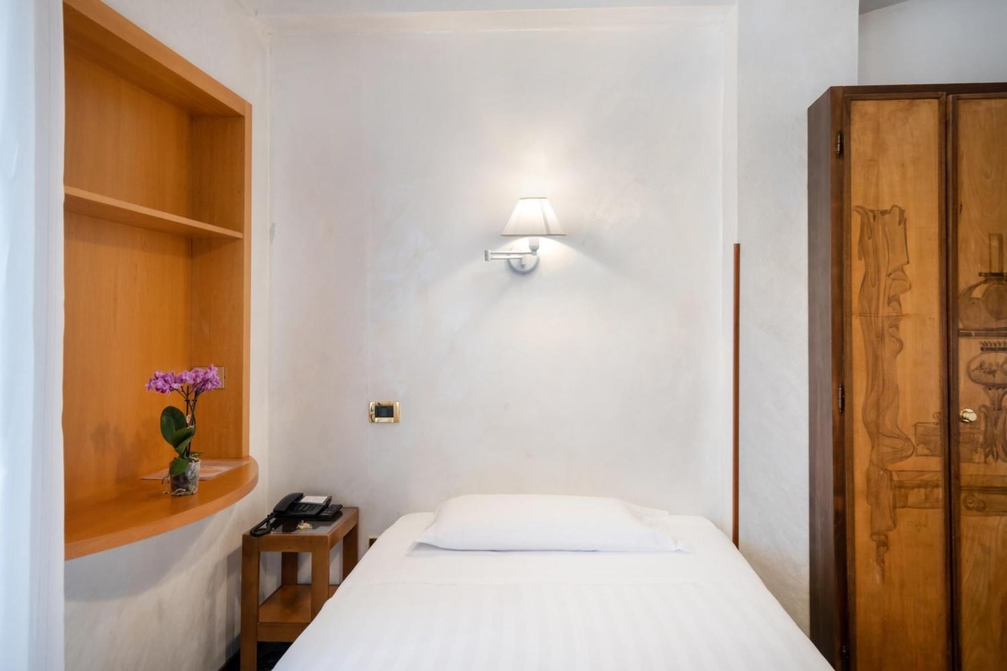 Hotel Santa Prisca Roma Esterno foto