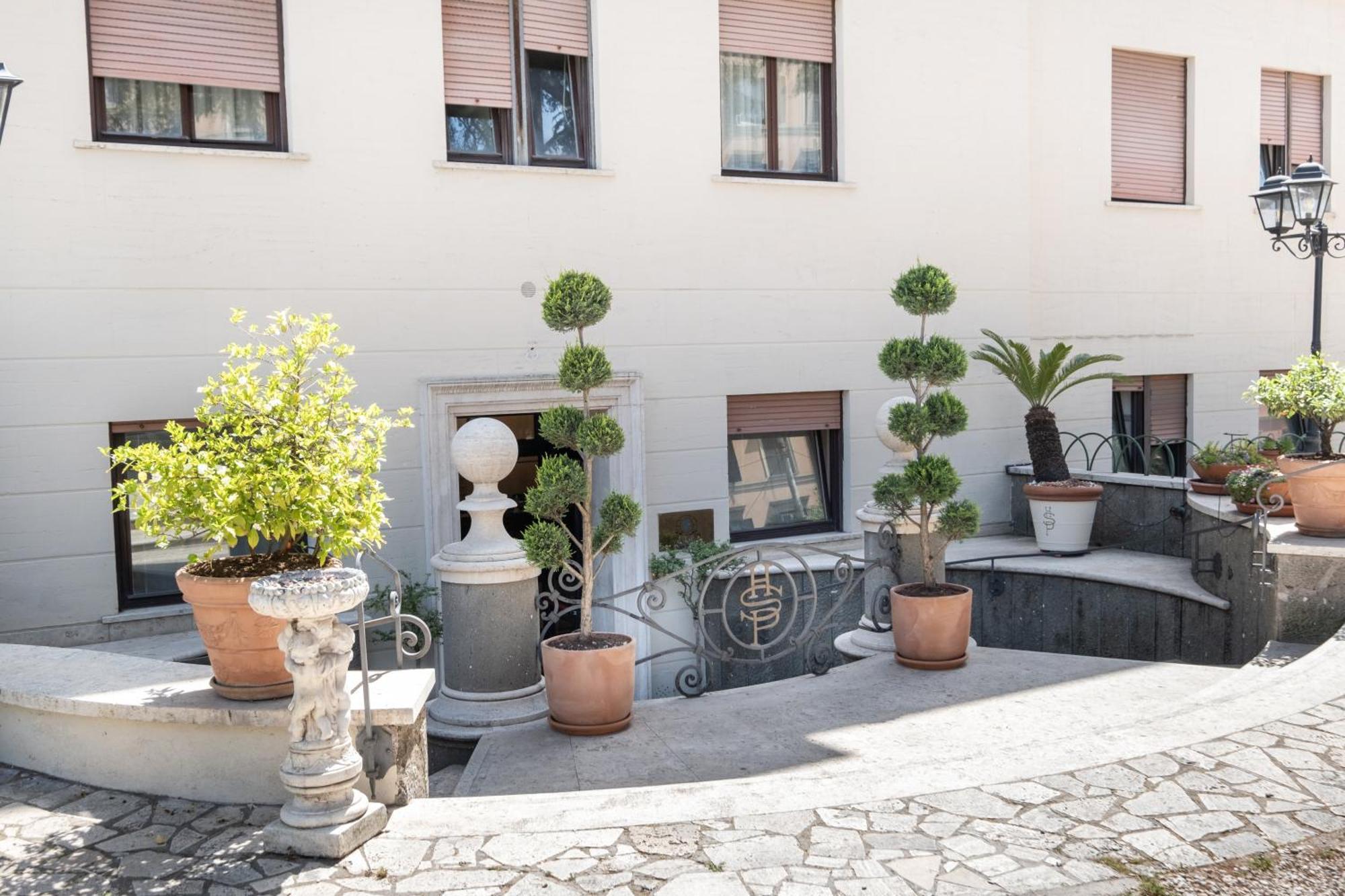 Hotel Santa Prisca Roma Esterno foto