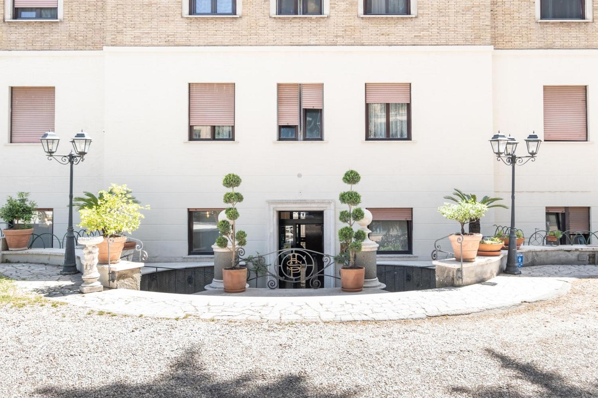 Hotel Santa Prisca Roma Esterno foto