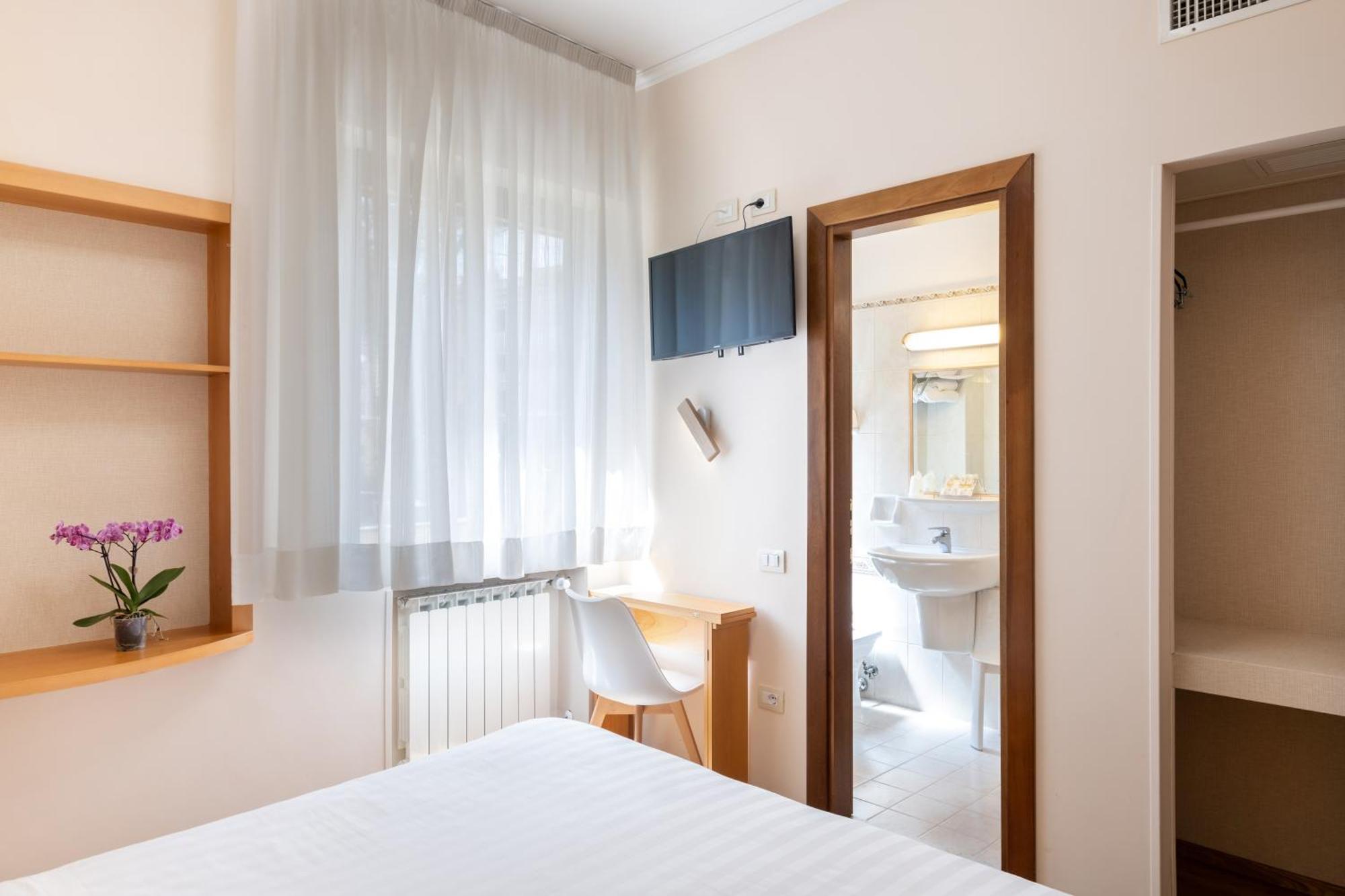 Hotel Santa Prisca Roma Esterno foto