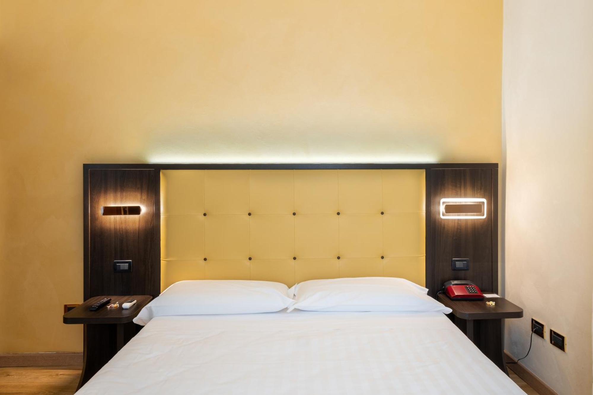 Hotel Santa Prisca Roma Esterno foto