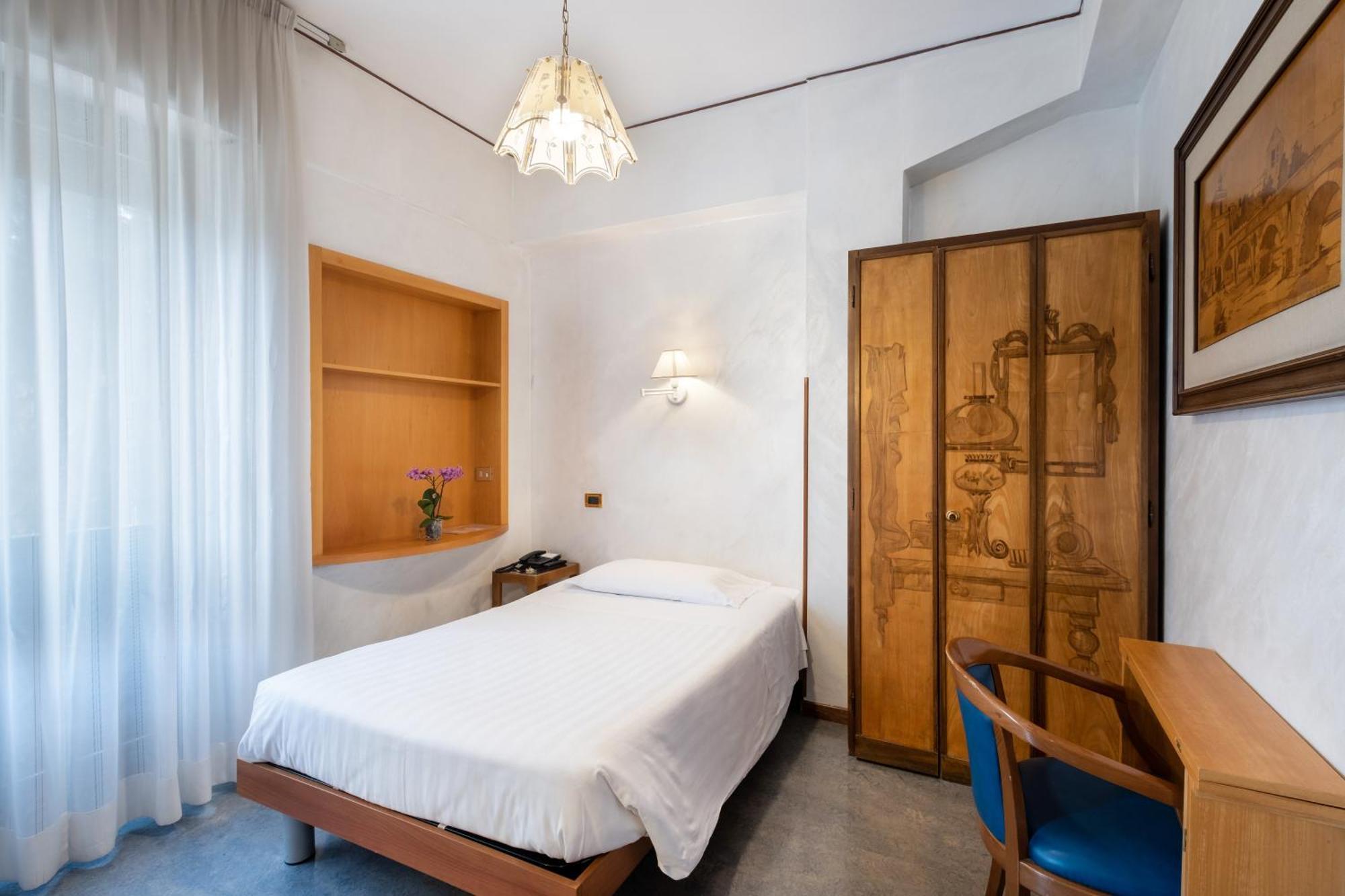 Hotel Santa Prisca Roma Esterno foto